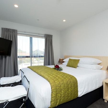 2 On Whiteleigh And 239 On Lincoln Motel Christchurch Exterior foto A bedroom at the hotel