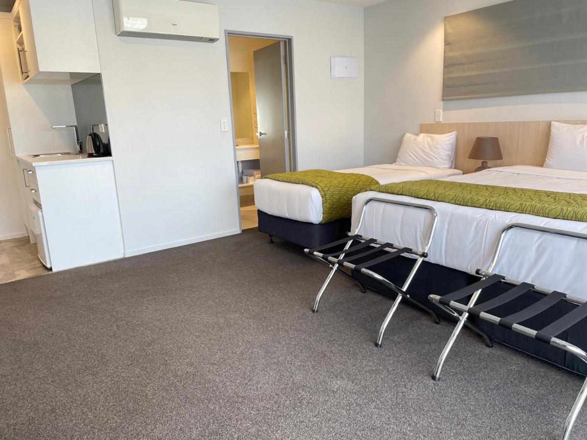 2 On Whiteleigh And 239 On Lincoln Motel Christchurch Exterior foto A typical studio apartment