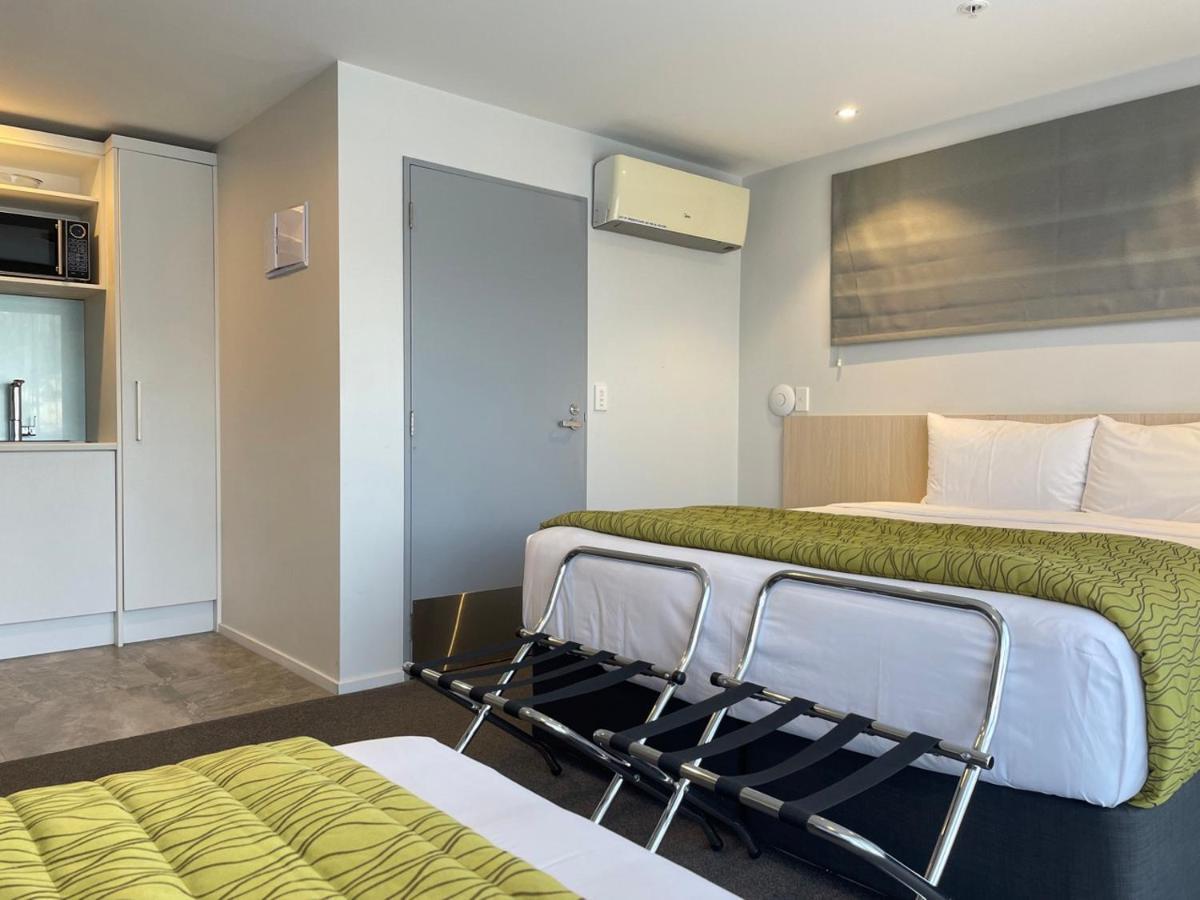 2 On Whiteleigh And 239 On Lincoln Motel Christchurch Exterior foto A studio apartment in New Zealand