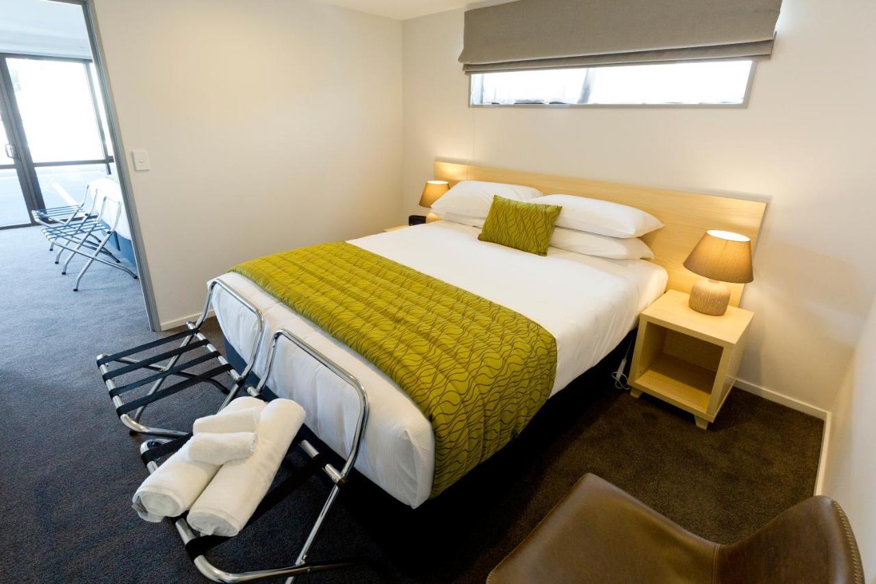 2 On Whiteleigh And 239 On Lincoln Motel Christchurch Exterior foto A bedroom at the hotel