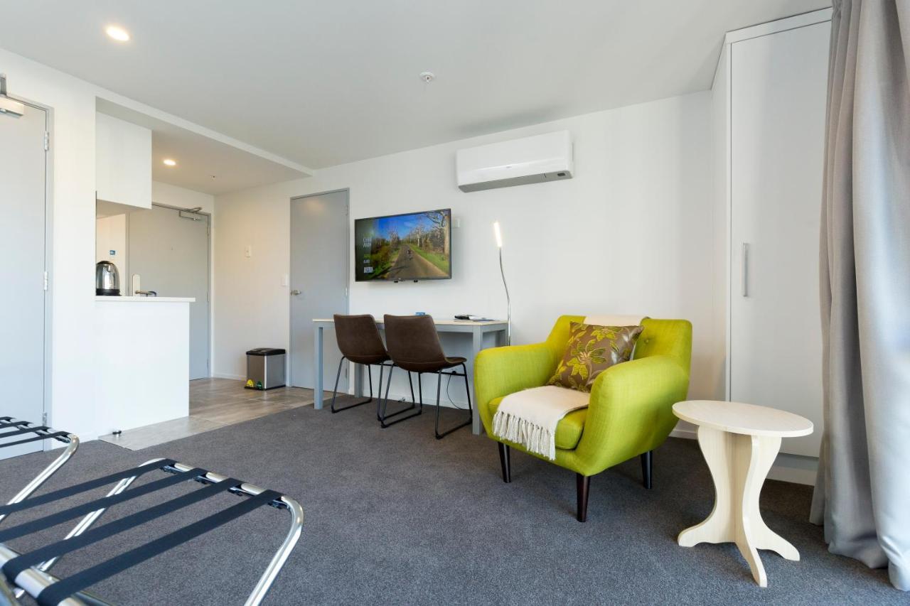 2 On Whiteleigh And 239 On Lincoln Motel Christchurch Exterior foto A typical studio apartment