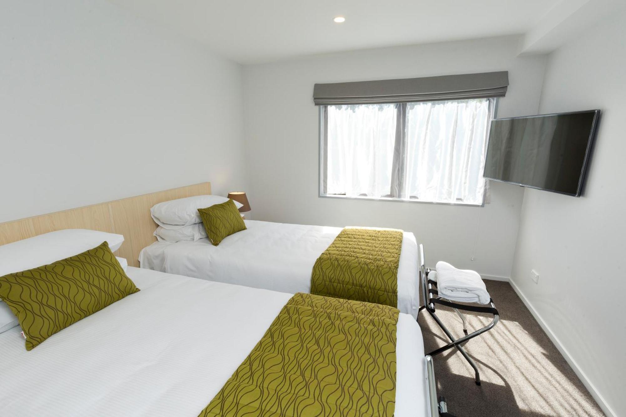 2 On Whiteleigh And 239 On Lincoln Motel Christchurch Exterior foto A typical room at the hotel