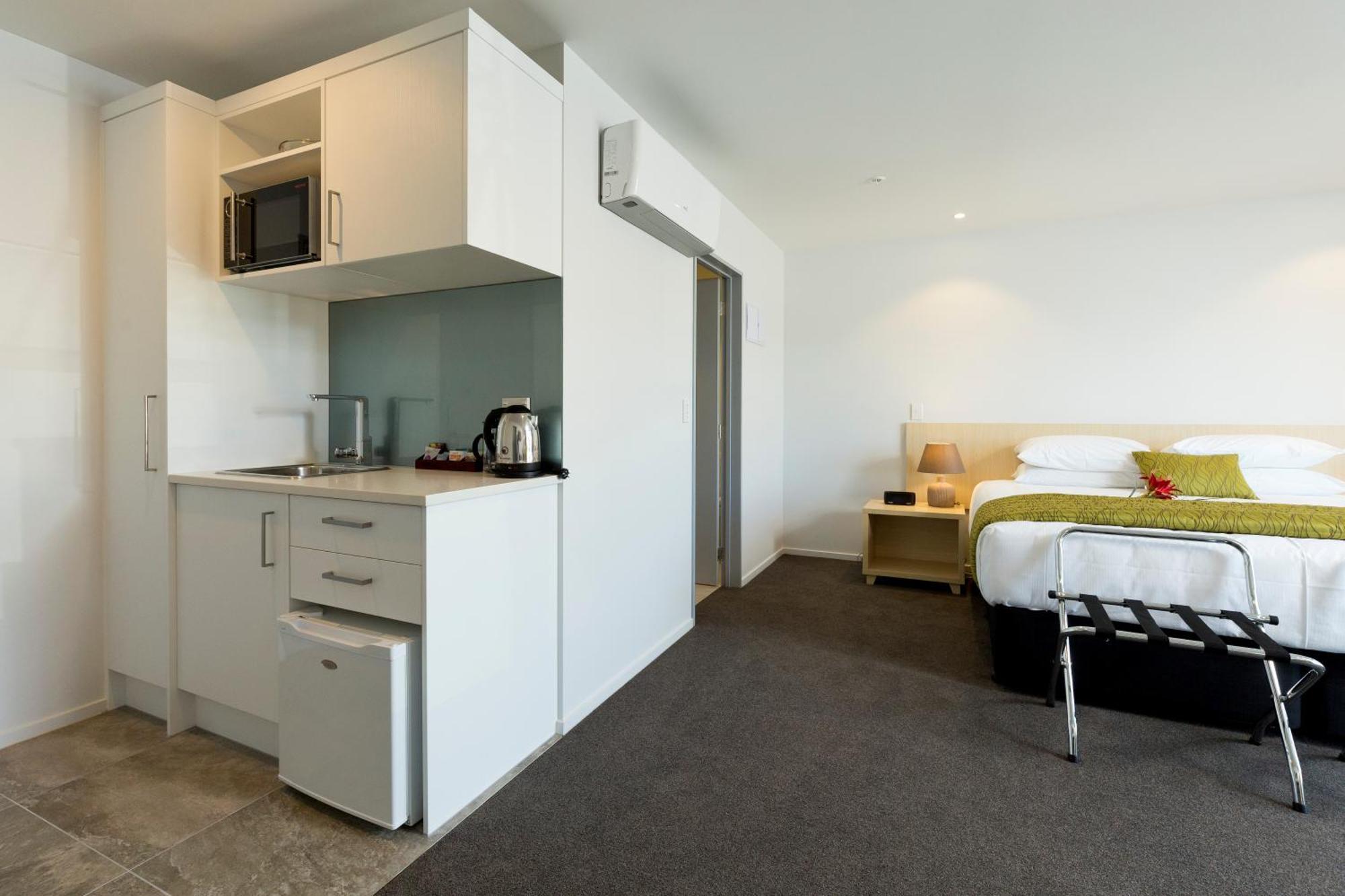2 On Whiteleigh And 239 On Lincoln Motel Christchurch Exterior foto Studio apartment with kitchenette