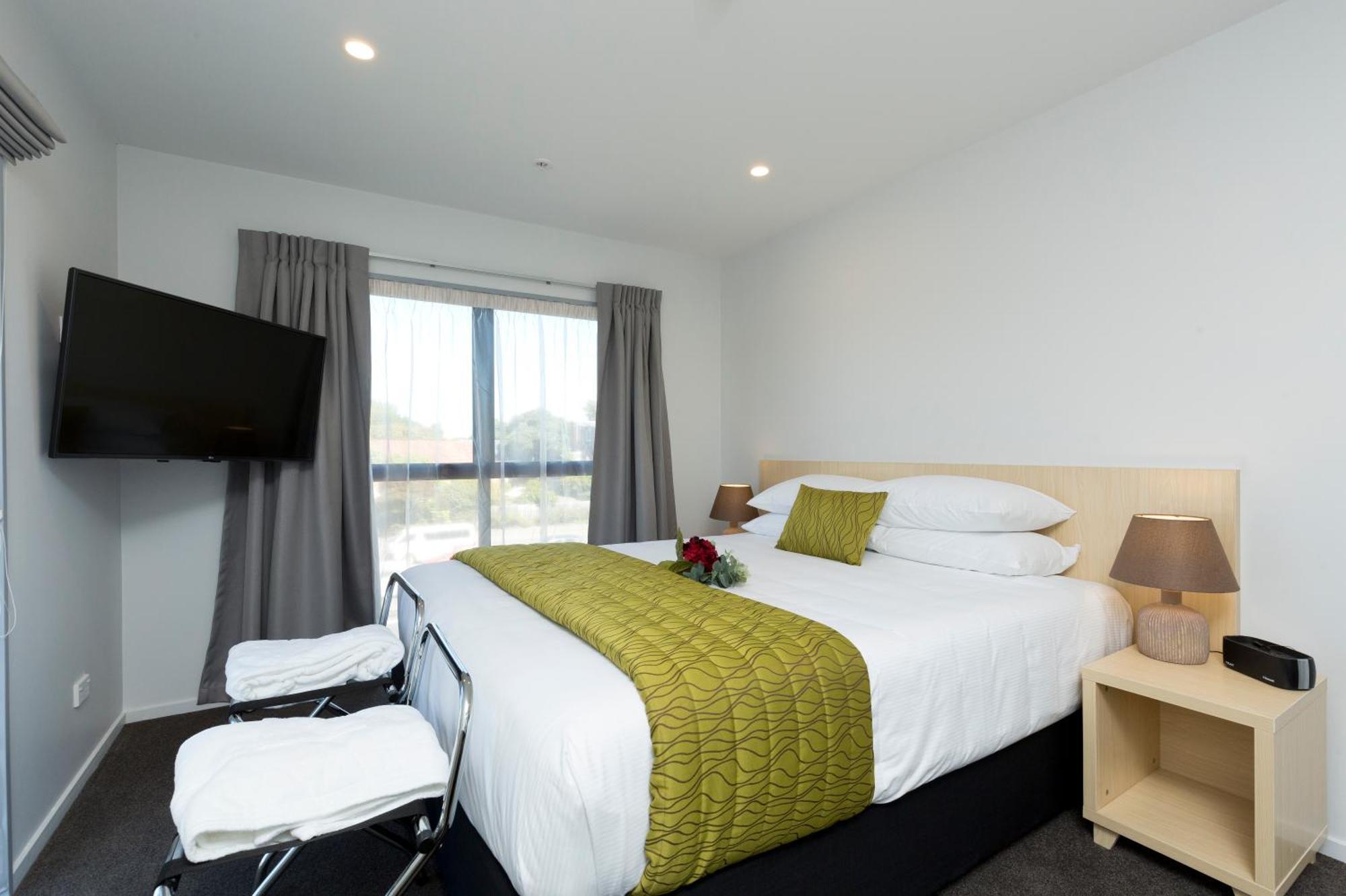 2 On Whiteleigh And 239 On Lincoln Motel Christchurch Exterior foto A bedroom at the hotel