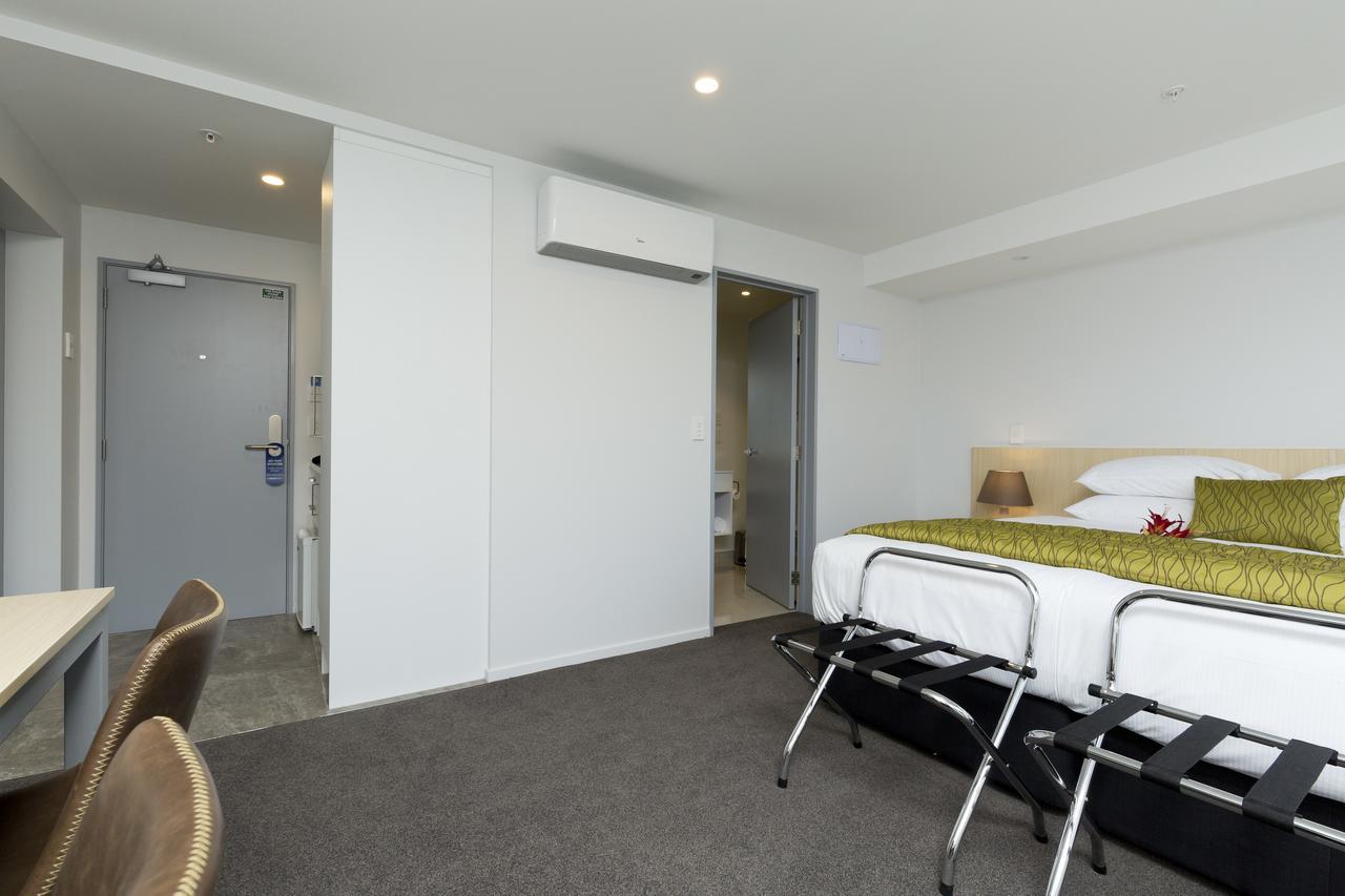 2 On Whiteleigh And 239 On Lincoln Motel Christchurch Exterior foto A typical room at the hotel