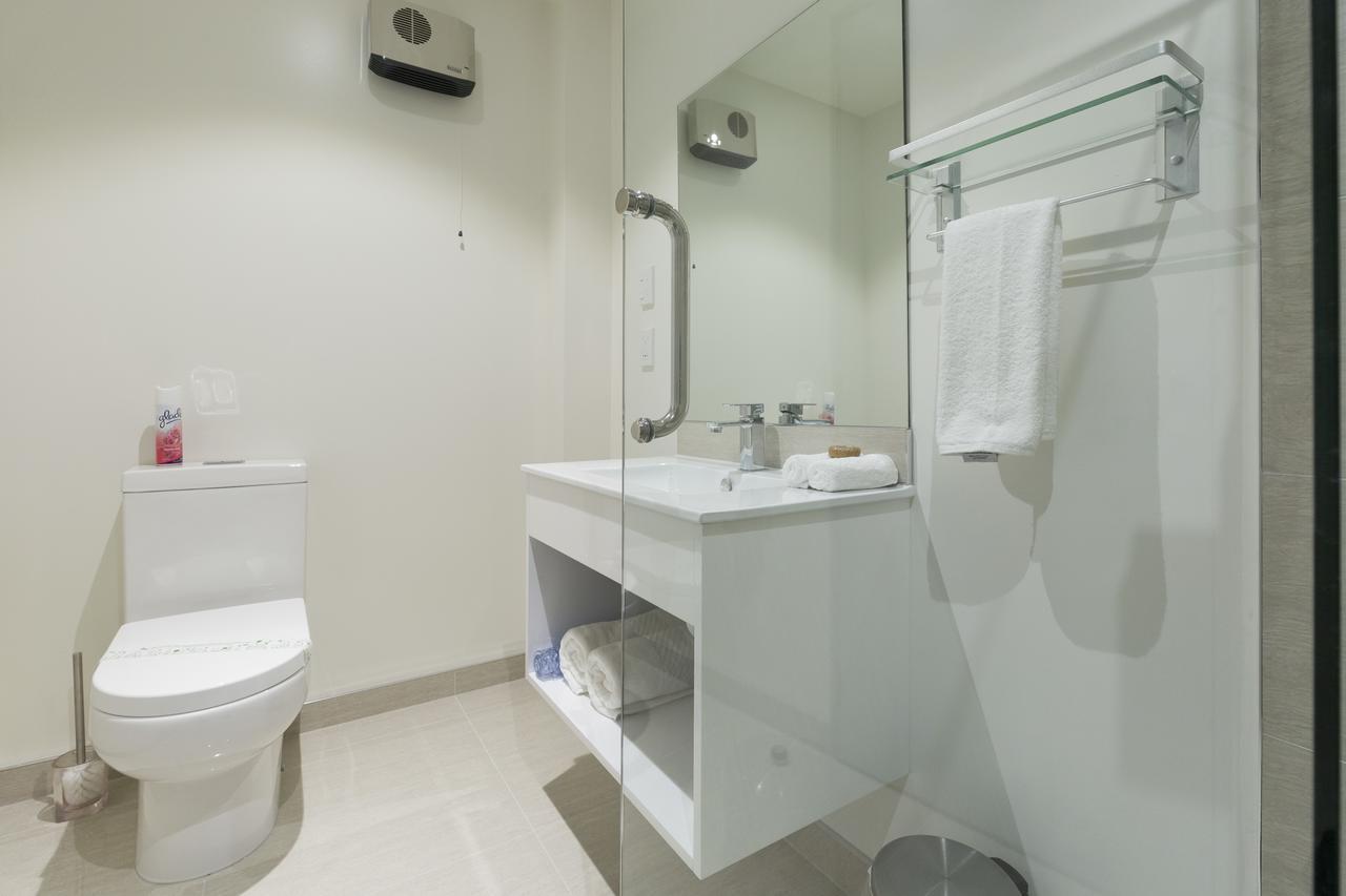 2 On Whiteleigh And 239 On Lincoln Motel Christchurch Exterior foto Bathroom